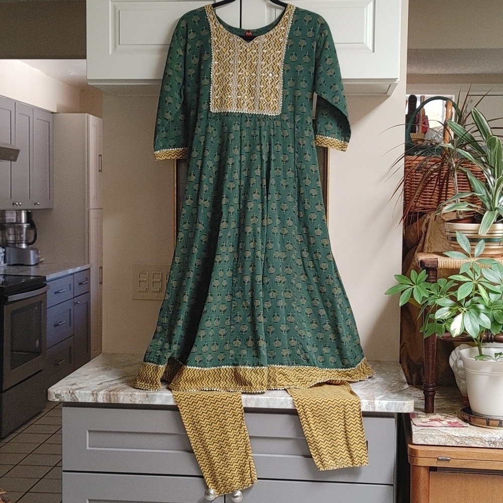 Indian Anarkali Kurta Suit Green & Gold Size M